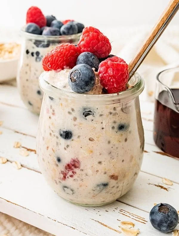 Bowl of low calorie overnight oats topped with fruits and nuts