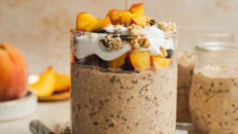 Peach Cobbler Overnight Oats - Meal Prep Breakfast